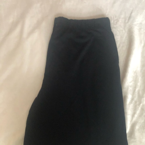 Elastic waist men’s black shorts - Picture 3 of 4